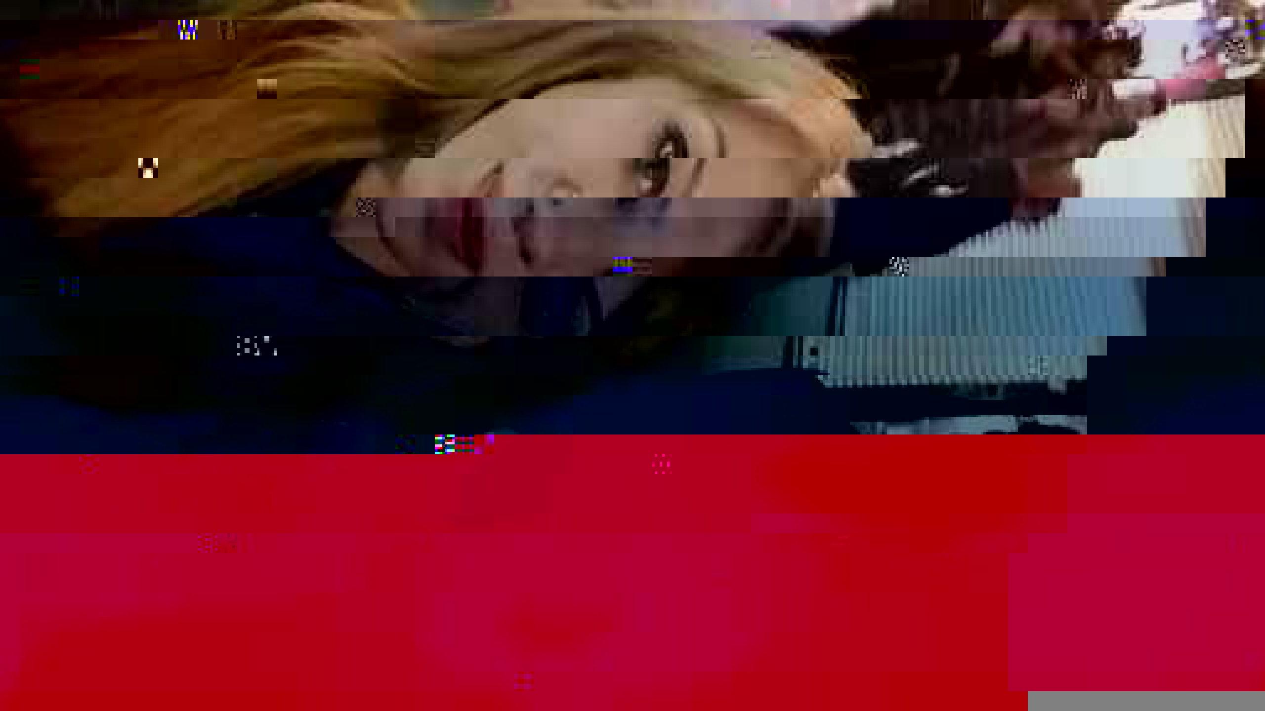 Veri Kalıntıları — renk bantları ve kesintilerle parçalanmış fotoğraf, 01